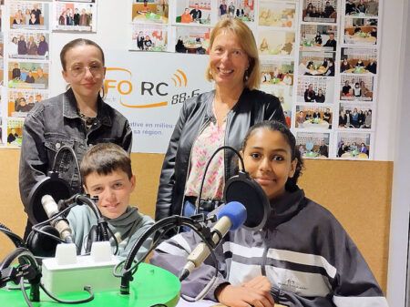 Bénédicte Macijewski, une directrice d’école au micro
