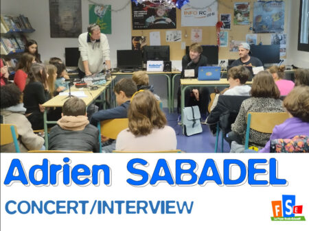 Un artiste au Club radio à Roqua